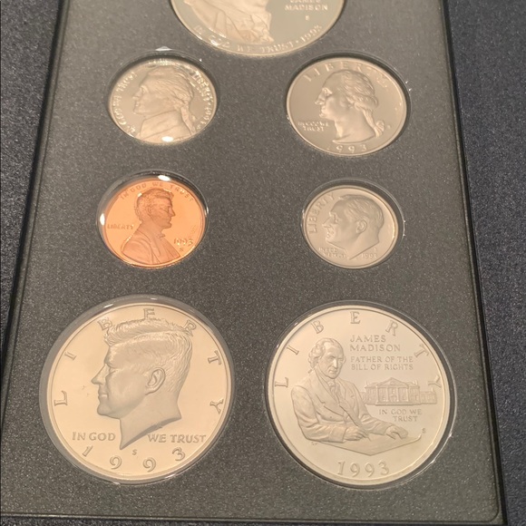 1993 US Mint coin collection in box and plastic and velvet protective cover - Picture 14 of 14